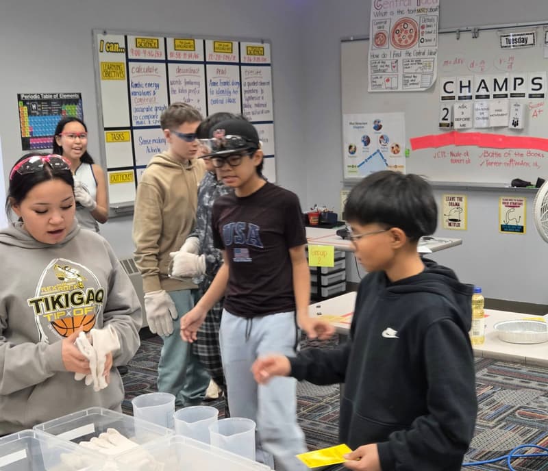 7th Grade Science Class Lab Activity (4/5)