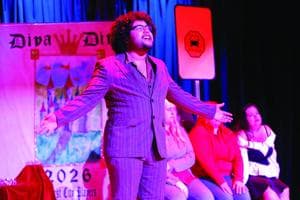 Thomas Brooks performs at Divas and Divos show