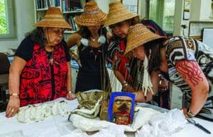 Niishluut's Family Visits Santa Barbara Museum