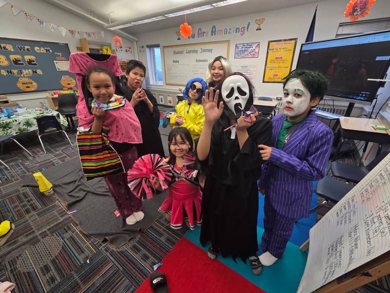 Tikigaq Halloween and appreciation to the Mayor's Office. (3/5)
