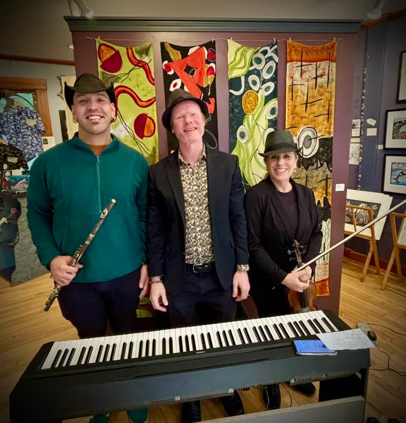 Star Gallery hosts mini concert with visiting musicians